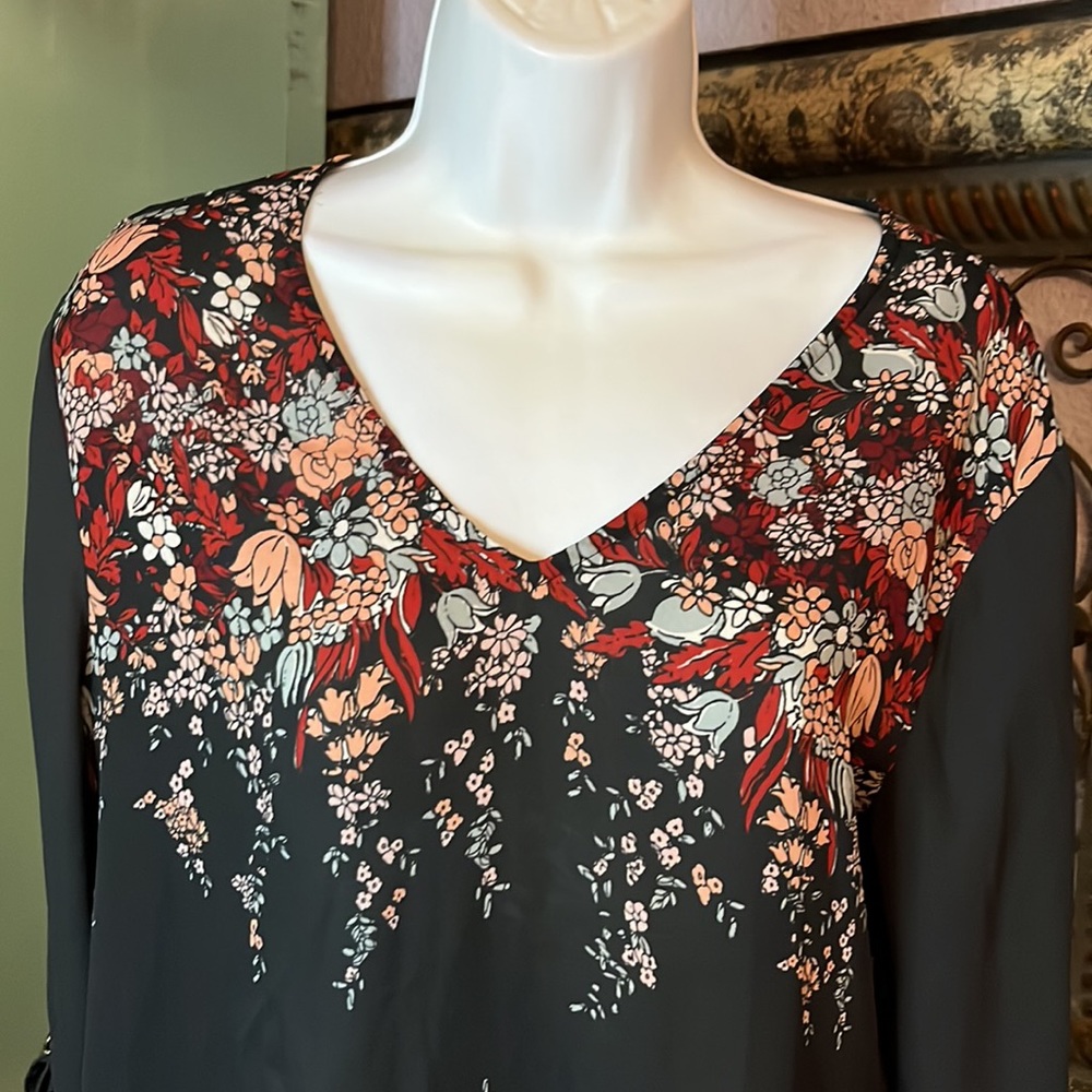 Adorable Maurices Pullover Black Floral Long Sleeve/V-Neck Top Sz M - Picture 3 of 10